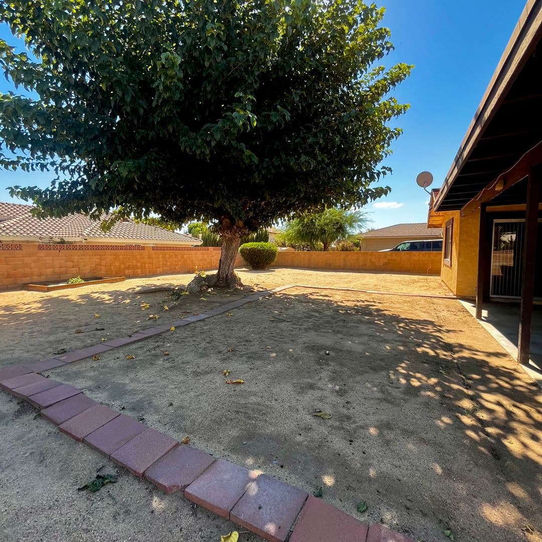 Victorville House: 13185 Rolling Ridge Dr