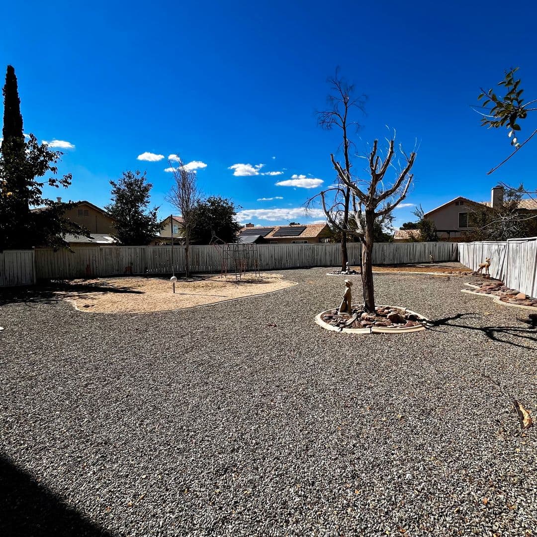 Victorville House: 14368 Via Puente