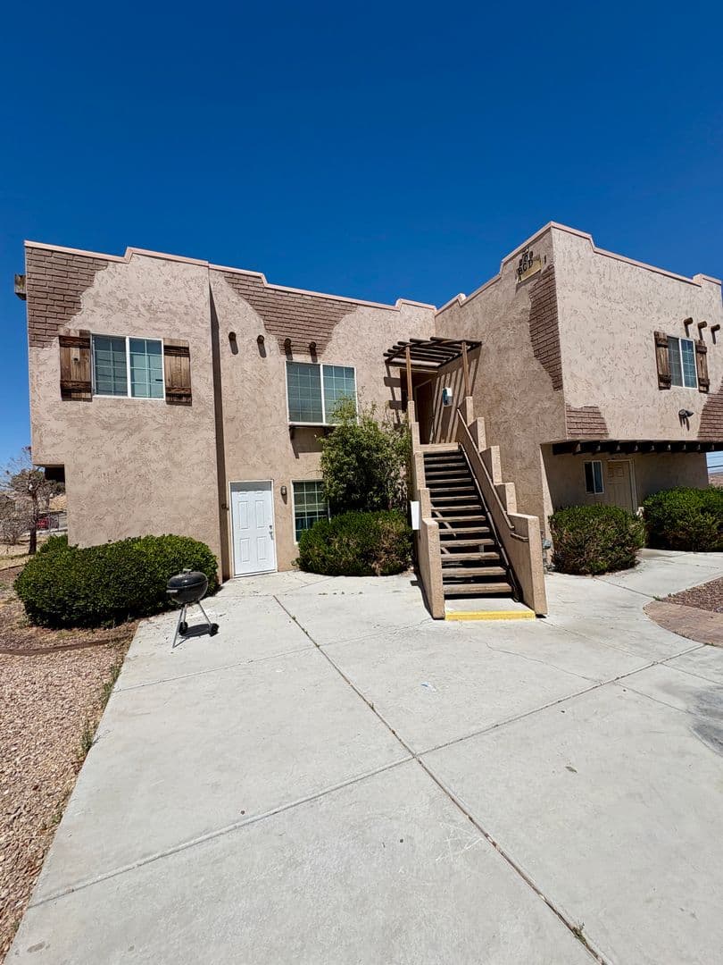 Barstow Apartment: 209 E. Grace St