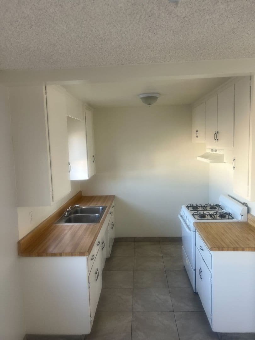 Ontario Apartment: 1260 W. Stoneridge Ct.