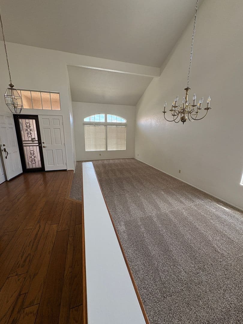 Victorville House: 14333 La Crescenta Ave