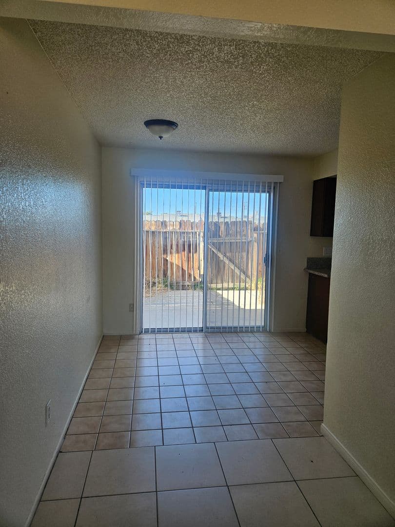 Hesperia Apartment: 16280 Sequoia Ave