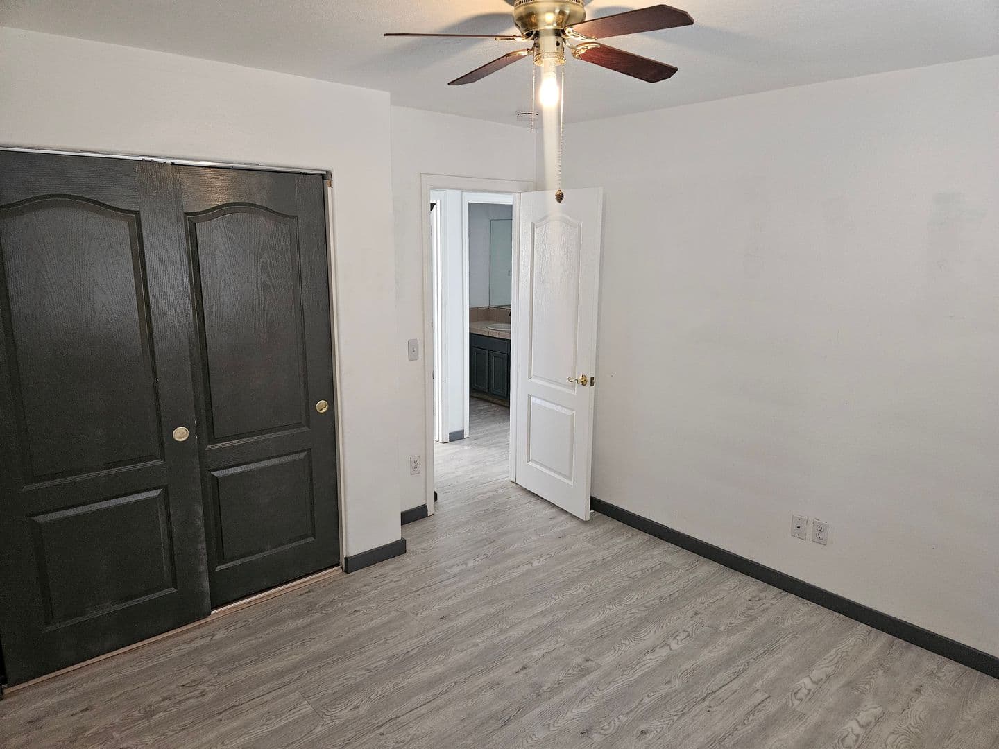 Apple Valley House: 23089 Pahute Rd