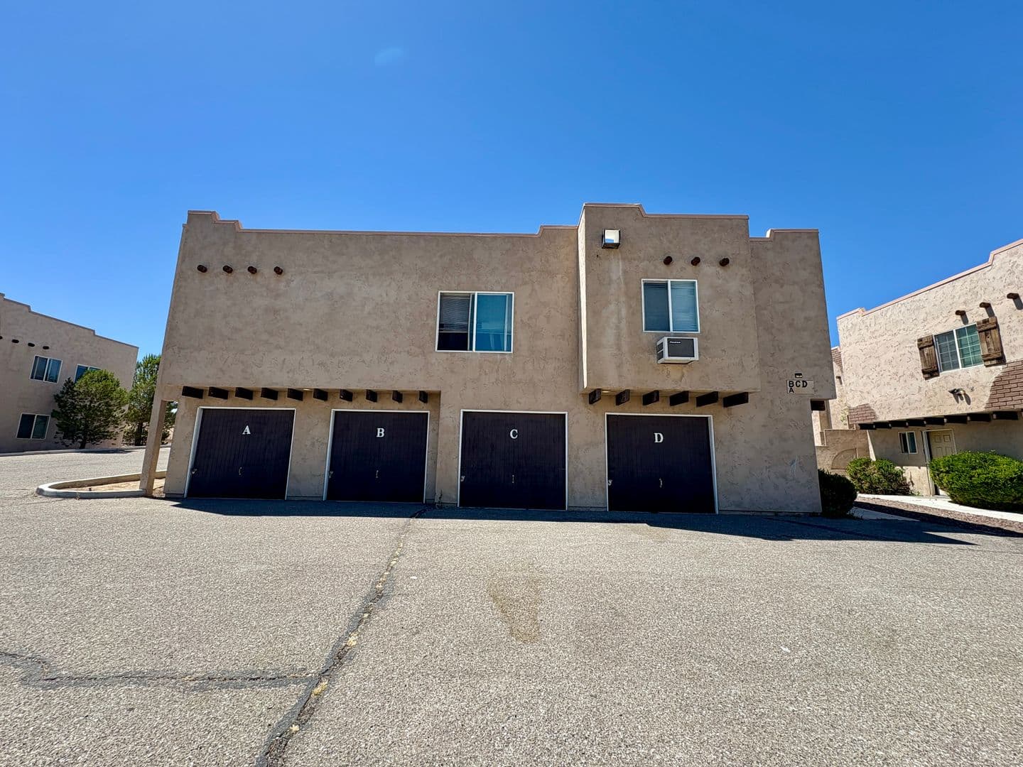 Barstow Apartment: 209 E. Grace St