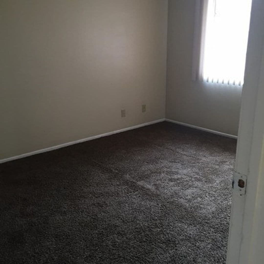 Hesperia Apartment: 14015 Spruce St