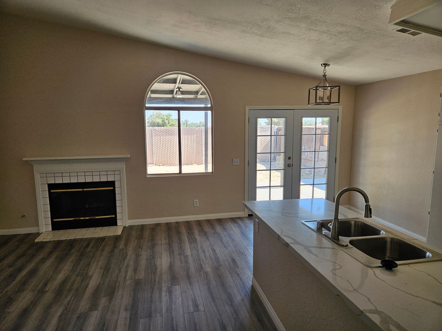 Adelanto House: 10850 Euclid St