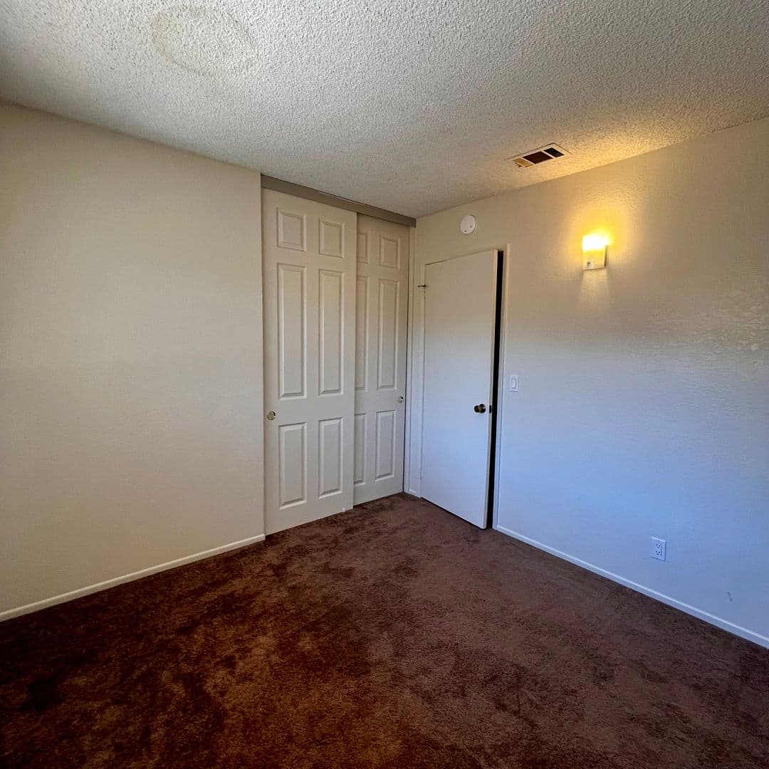 Victorville House: 13185 Rolling Ridge Dr