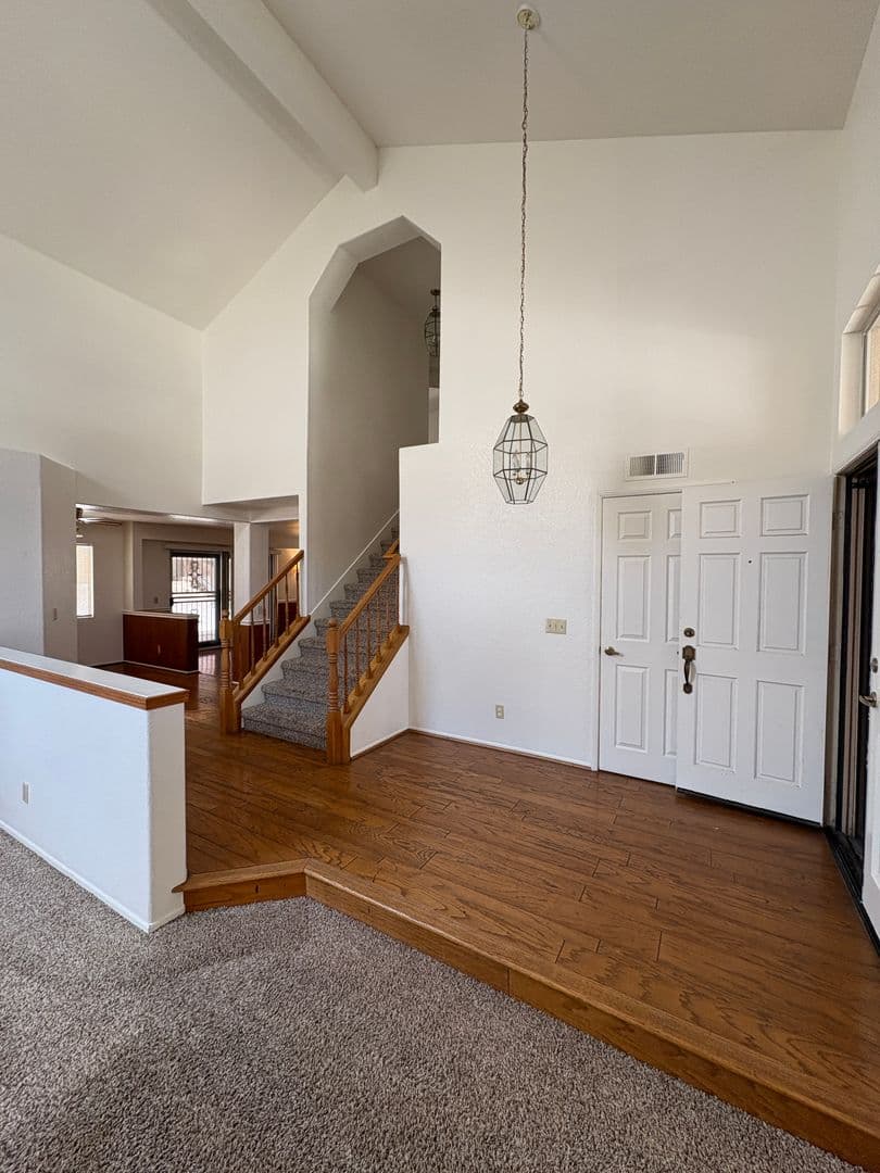 Victorville House: 14333 La Crescenta Ave