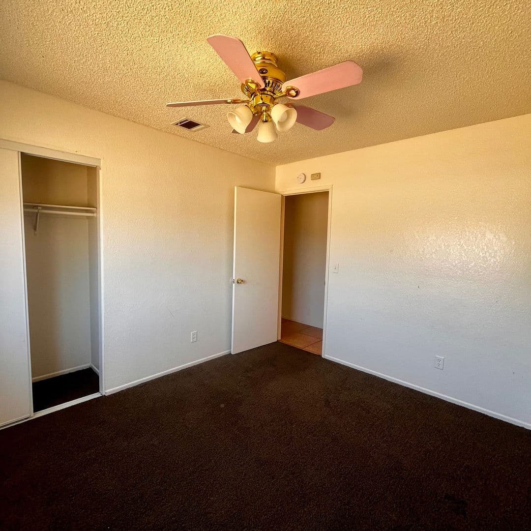 Apple Valley House: 13221 Winona Rd