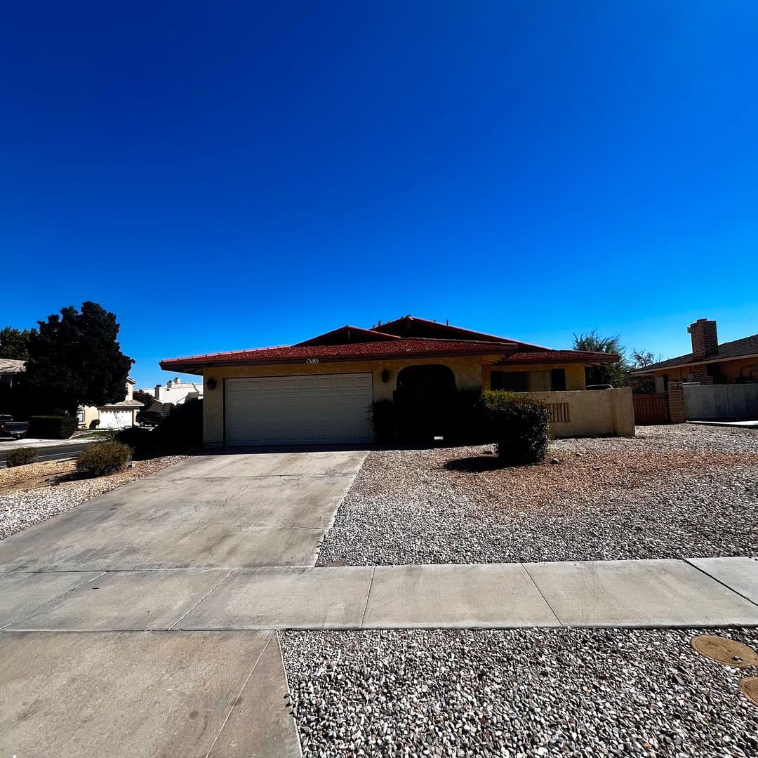 Victorville House: 13185 Rolling Ridge Dr