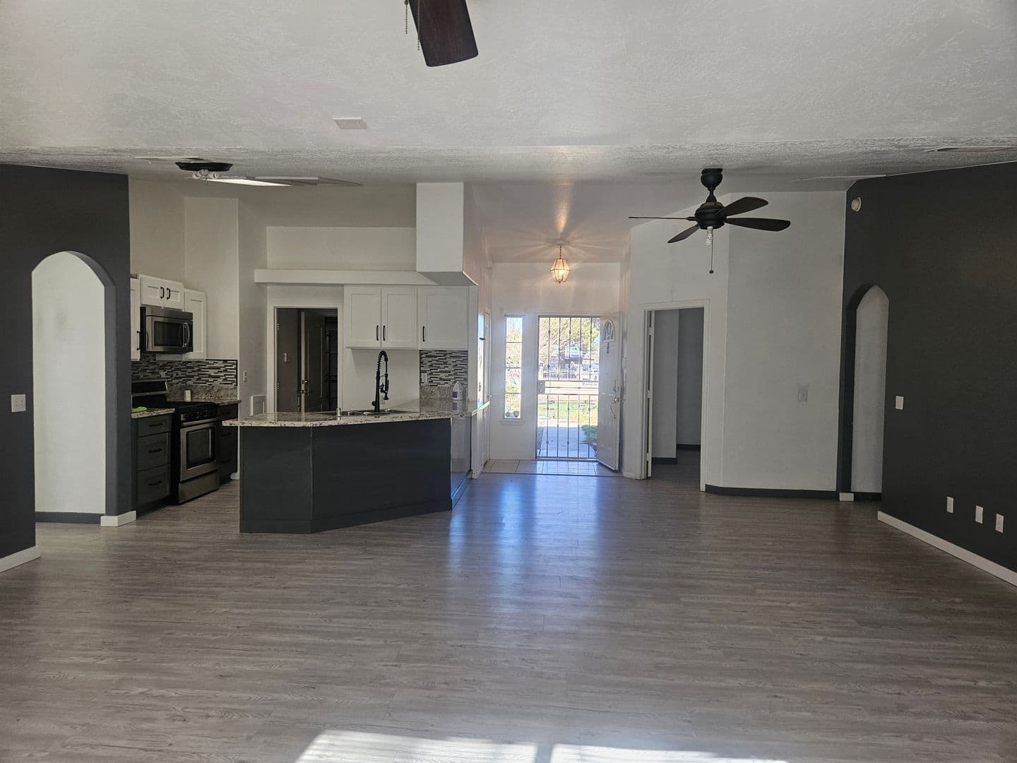 Apple Valley House: 23089 Pahute Rd