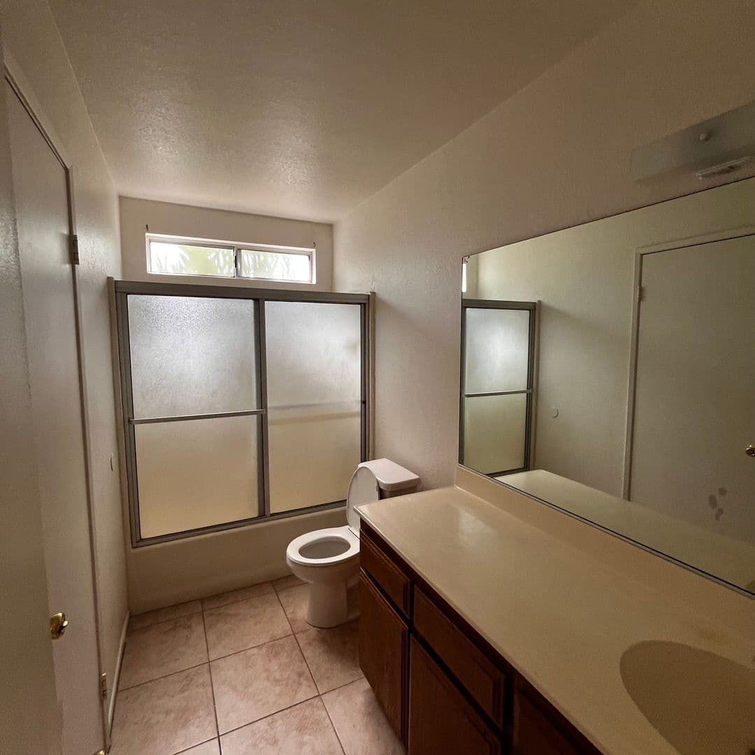 Hesperia Apartment: 13890 Juniper St