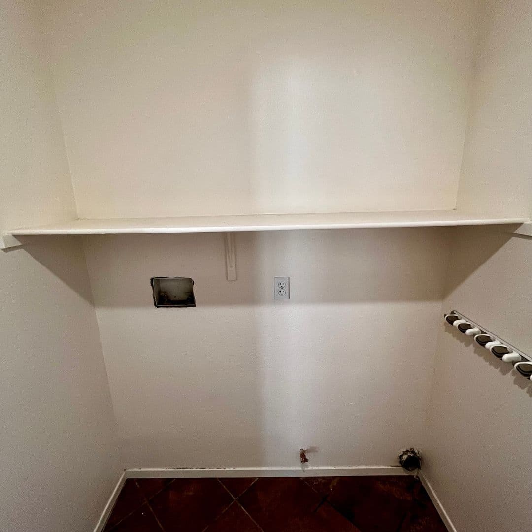 Victorville House: 14368 Via Puente