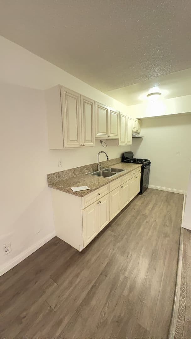 Alhambra Apartment: 225 W. Palmetto Dr
