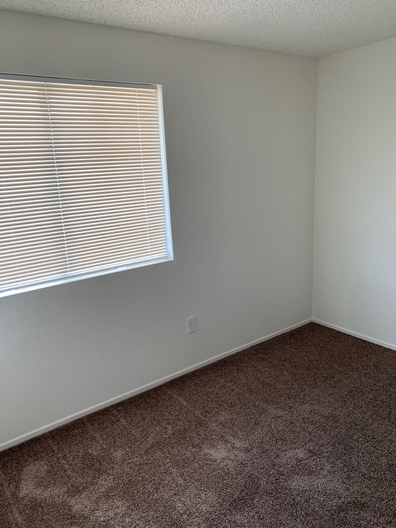 Apple Valley Apartment: 16221 Apple Valley Rd