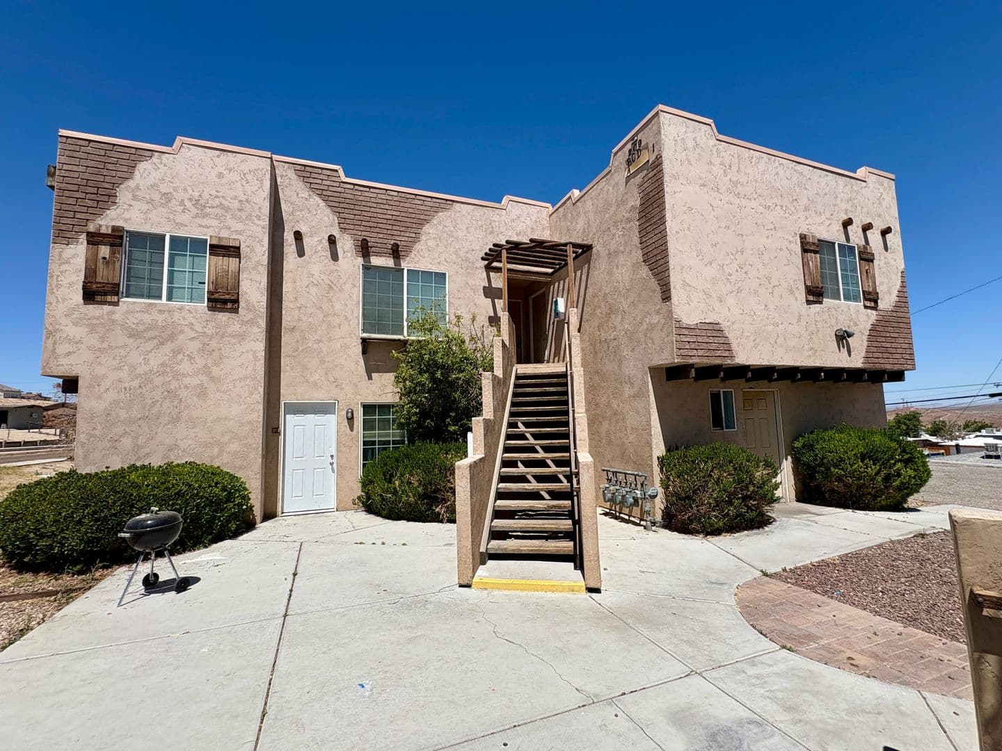 Barstow Apartment: 209 E. Grace St