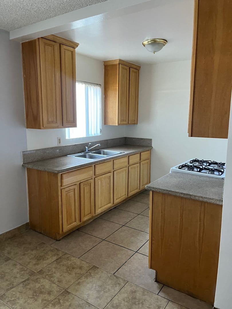 Ontario Apartment: 1260 W. Stoneridge Ct.