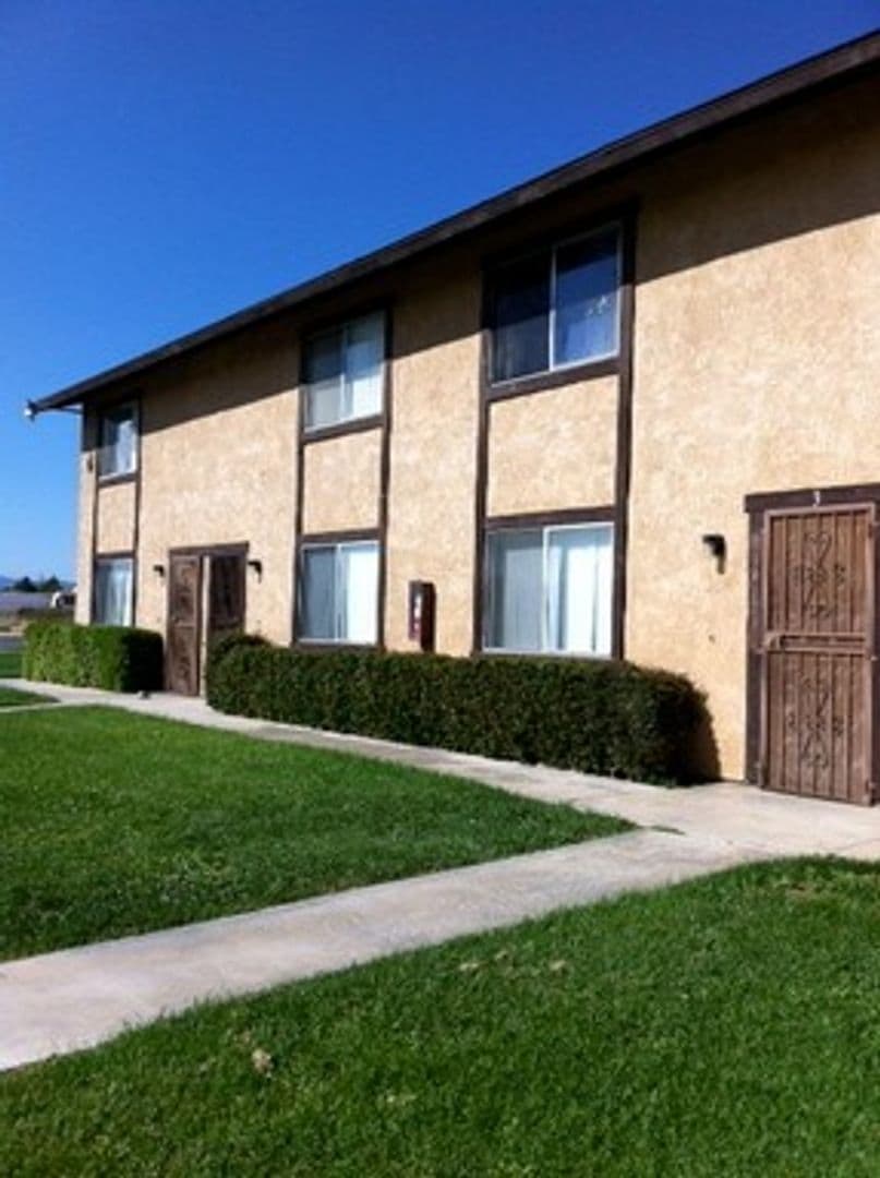 Hesperia Apartment: 16280 Sequoia Ave