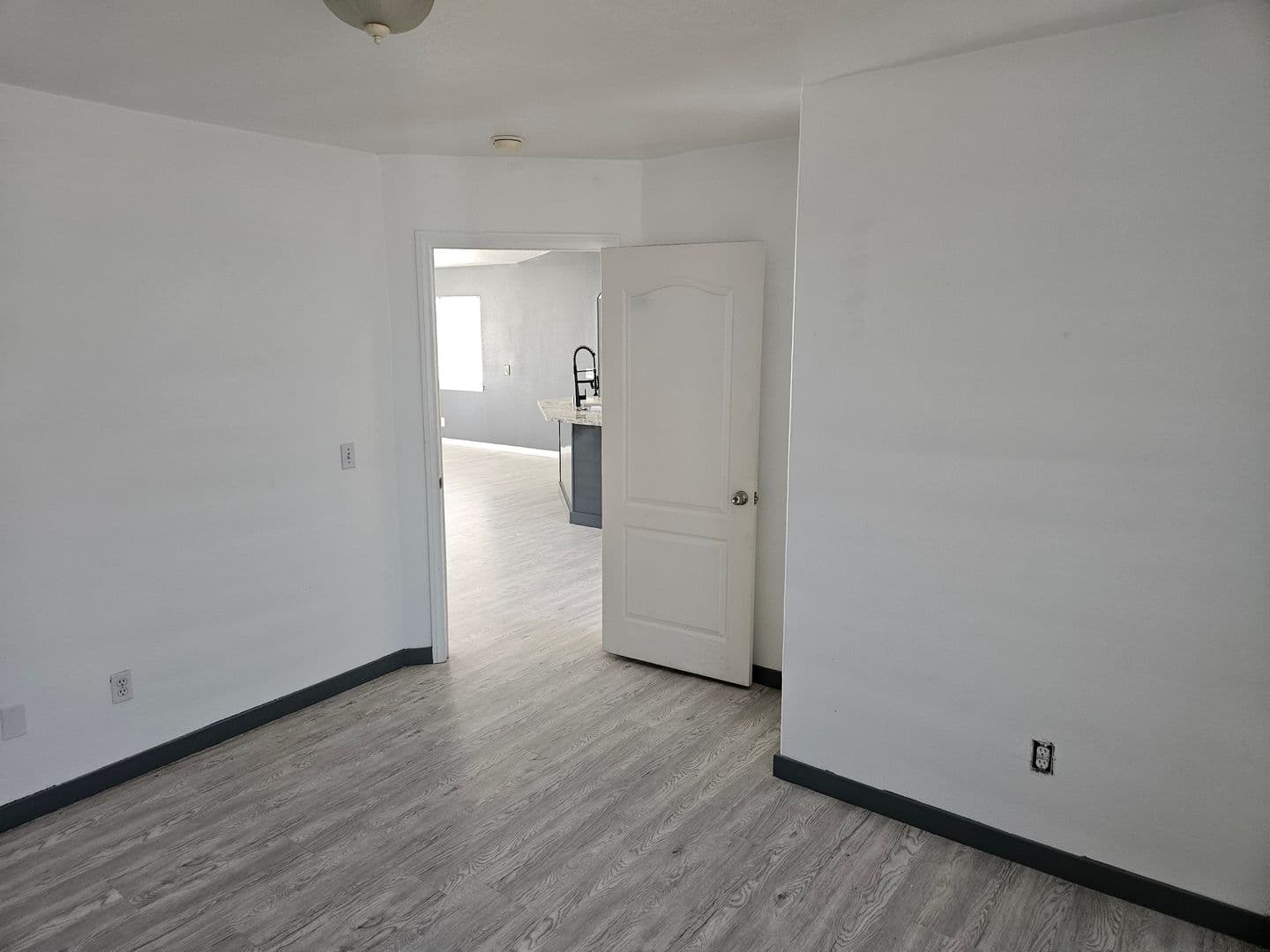 Apple Valley House: 23089 Pahute Rd
