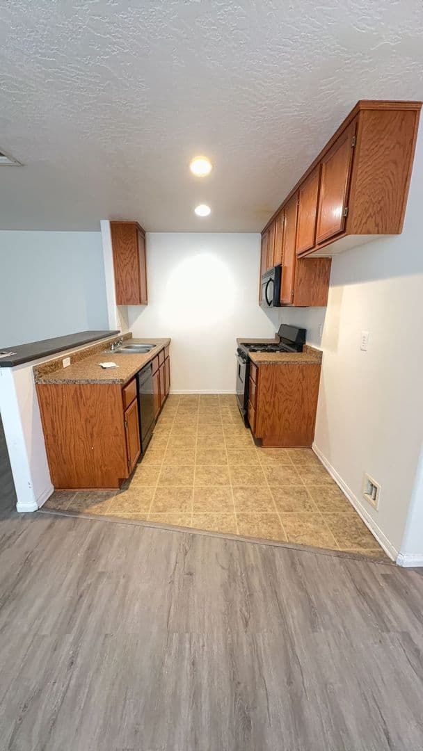 Barstow Apartment: 209 E. Grace St