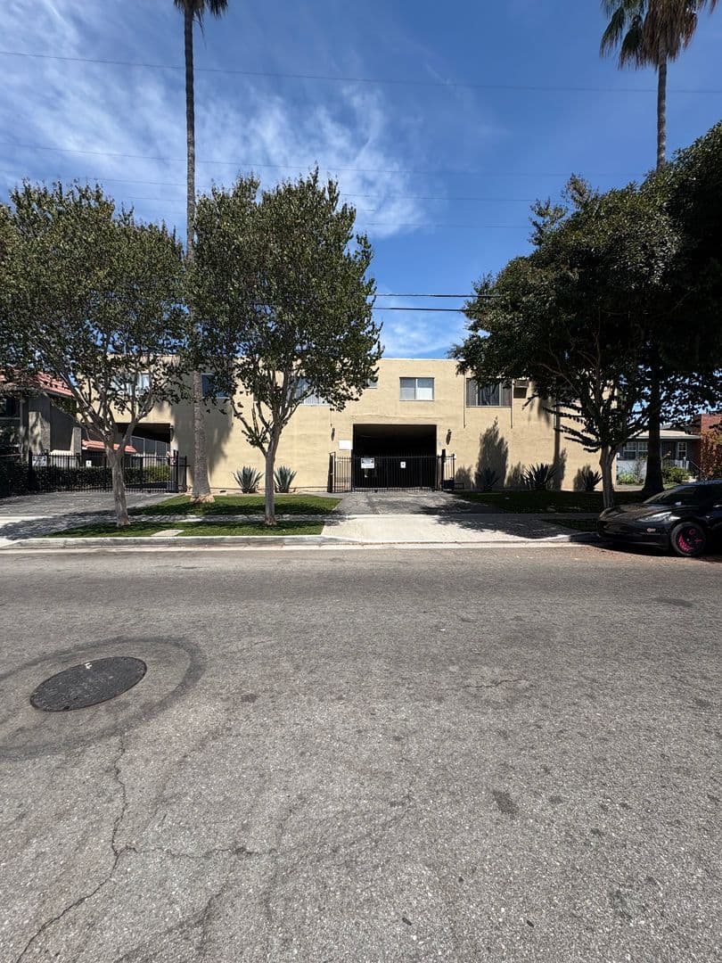 Alhambra Apartment: 225 W. Palmetto Dr