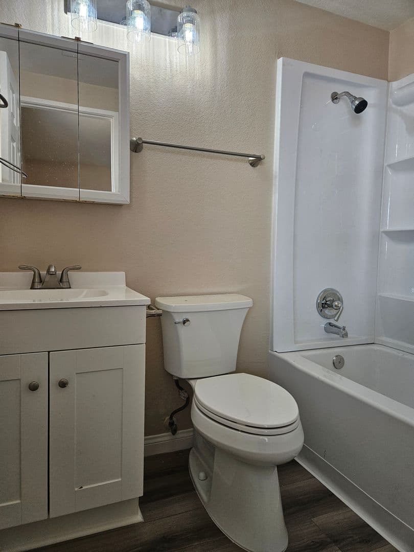Adelanto House: 10850 Euclid St