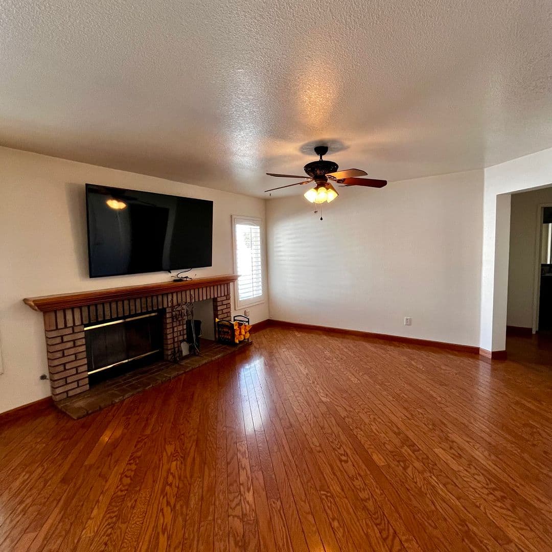 Victorville House: 14368 Via Puente