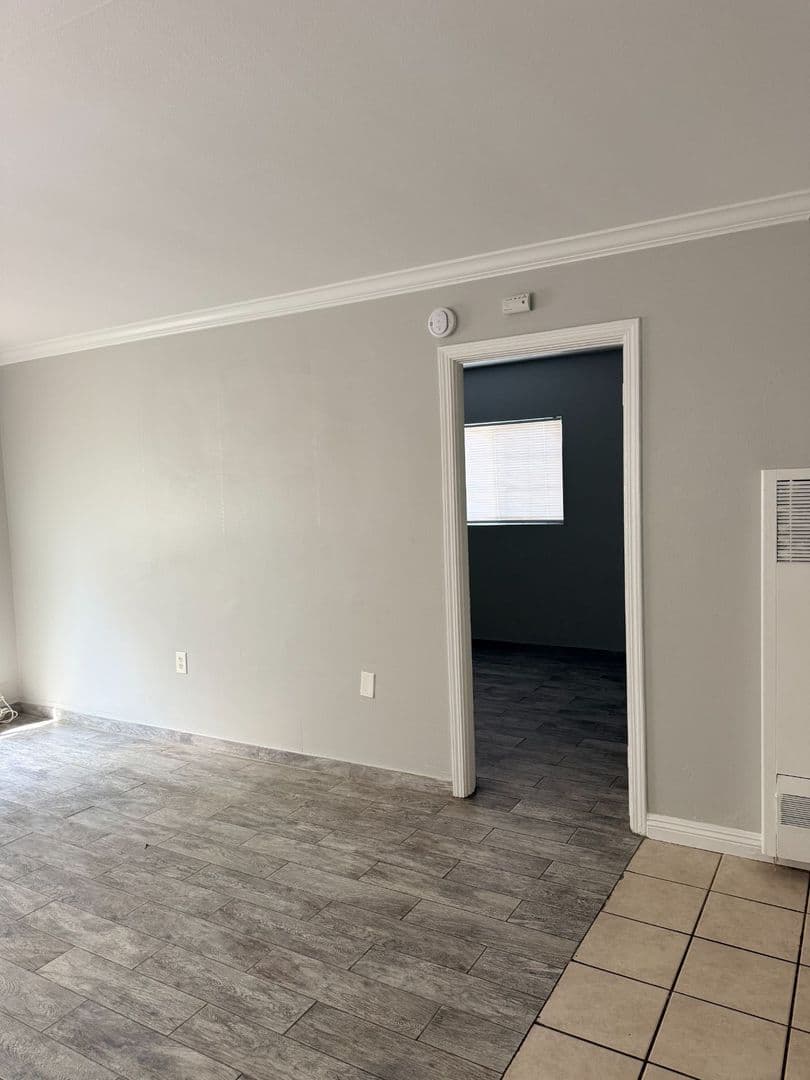 Ontario Apartment: 1266 W. Stoneridge Ct.