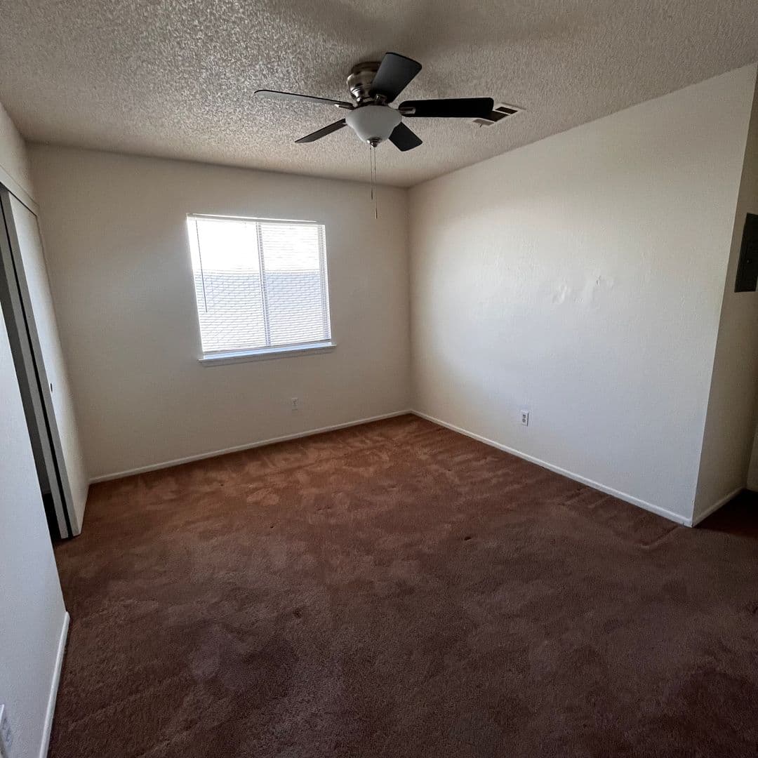 Hesperia Apartment: 13890 Juniper St