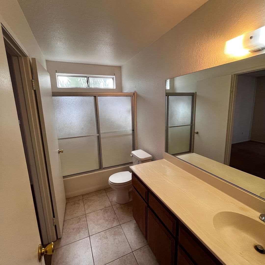 Hesperia Apartment: 13890 Juniper St