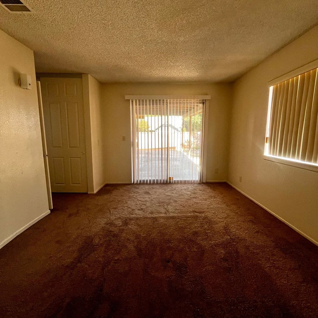 Victorville House: 13185 Rolling Ridge Dr