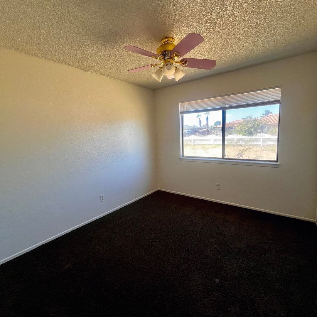 Apple Valley House: 13221 Winona Rd