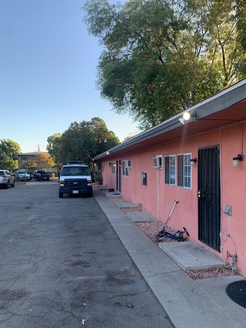 Ontario Apartment: 1260 W. Stoneridge Ct.