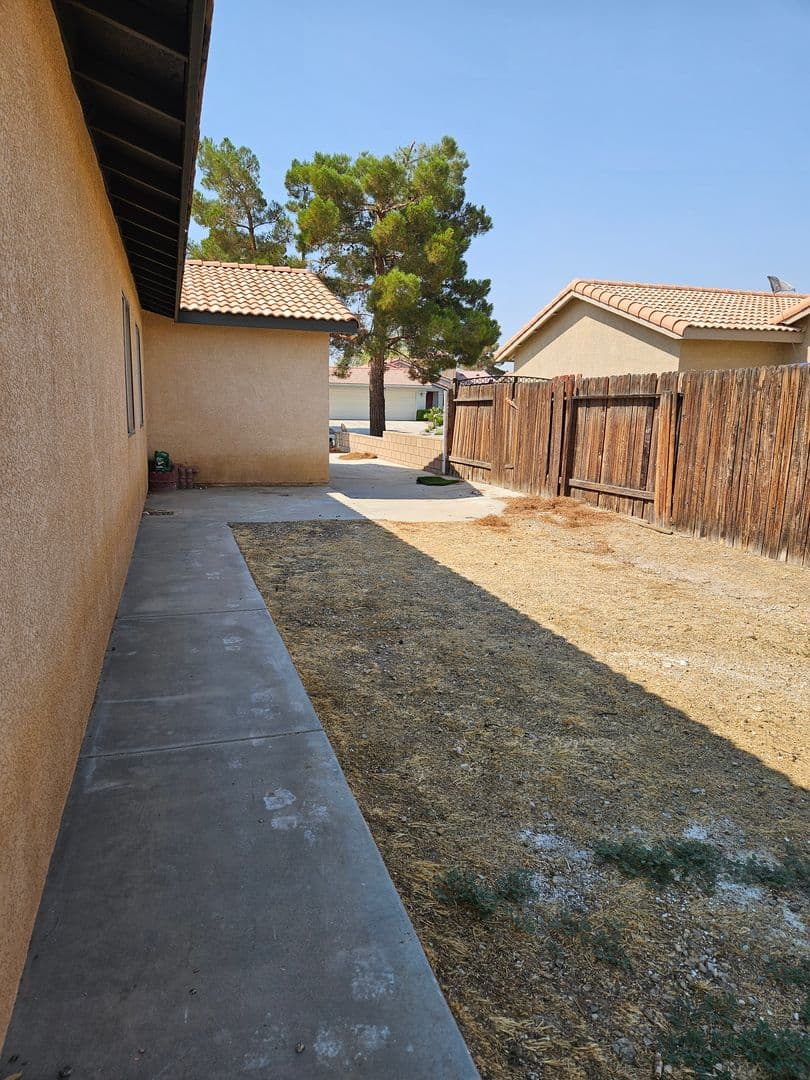 Adelanto House: 10850 Euclid St