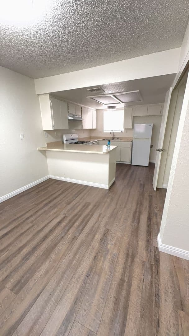 Apple Valley Apartment: 16221 Apple Valley Rd