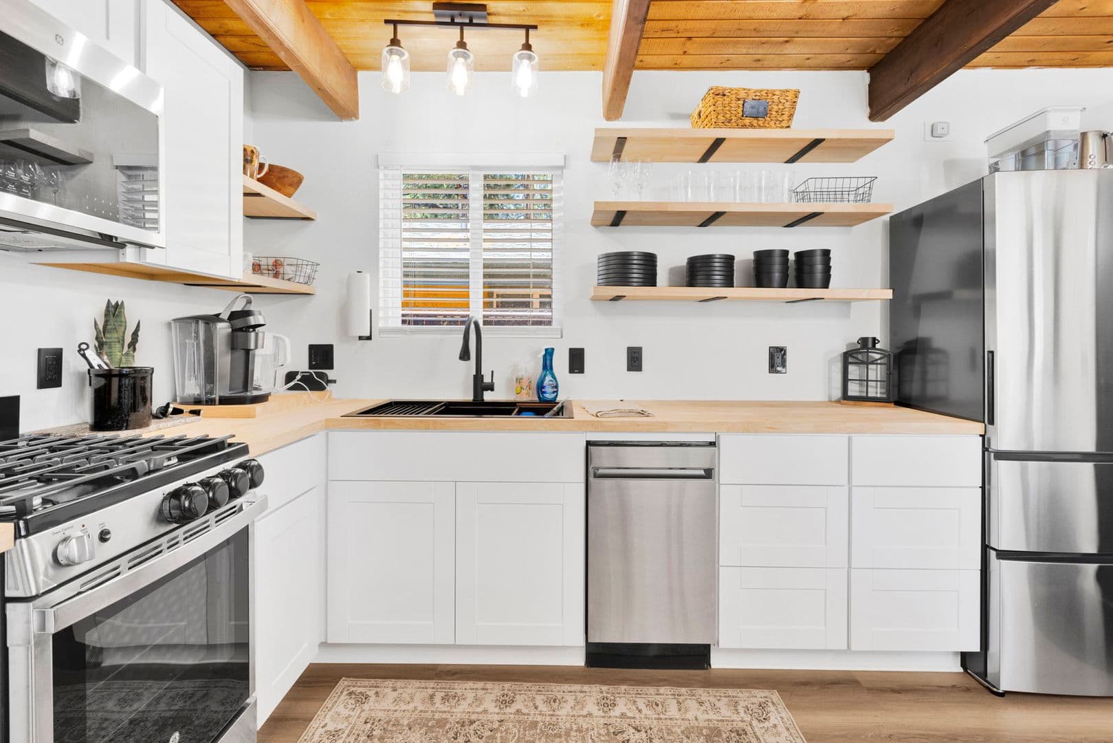 Big Bear House: 279 Los Angeles Ave