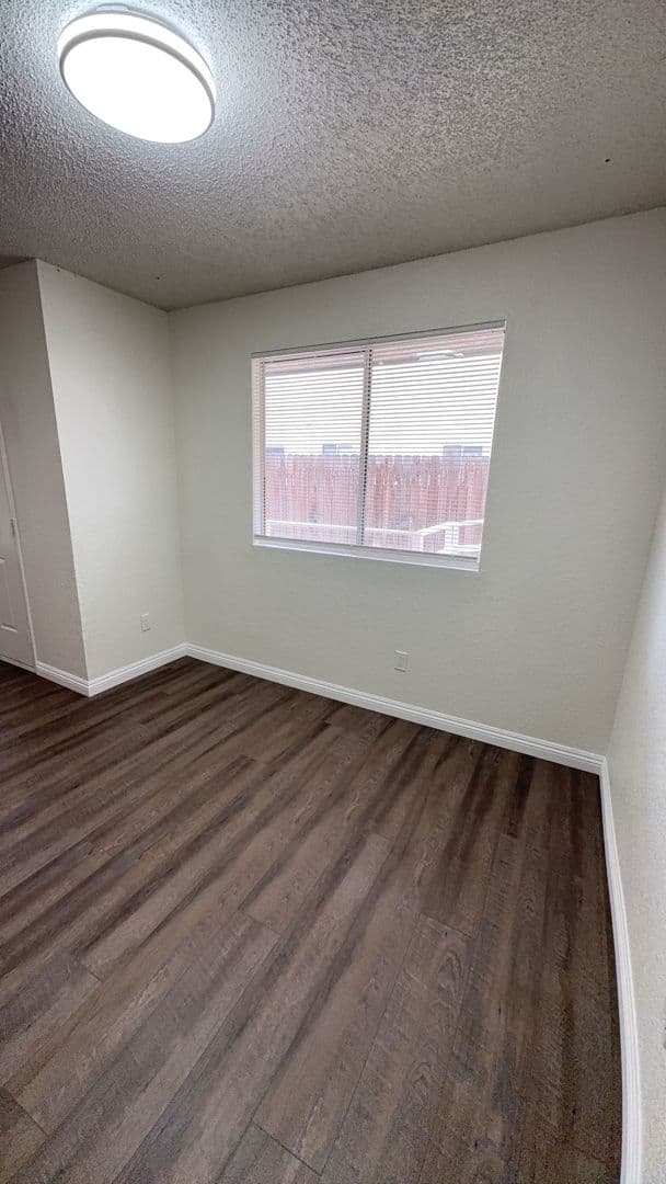 Apple Valley Apartment: 16221 Apple Valley Rd