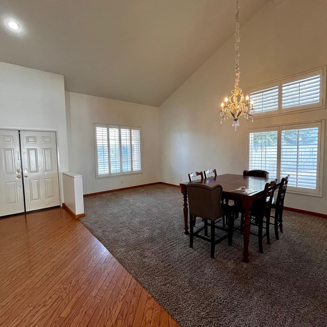 Victorville House: 14368 Via Puente