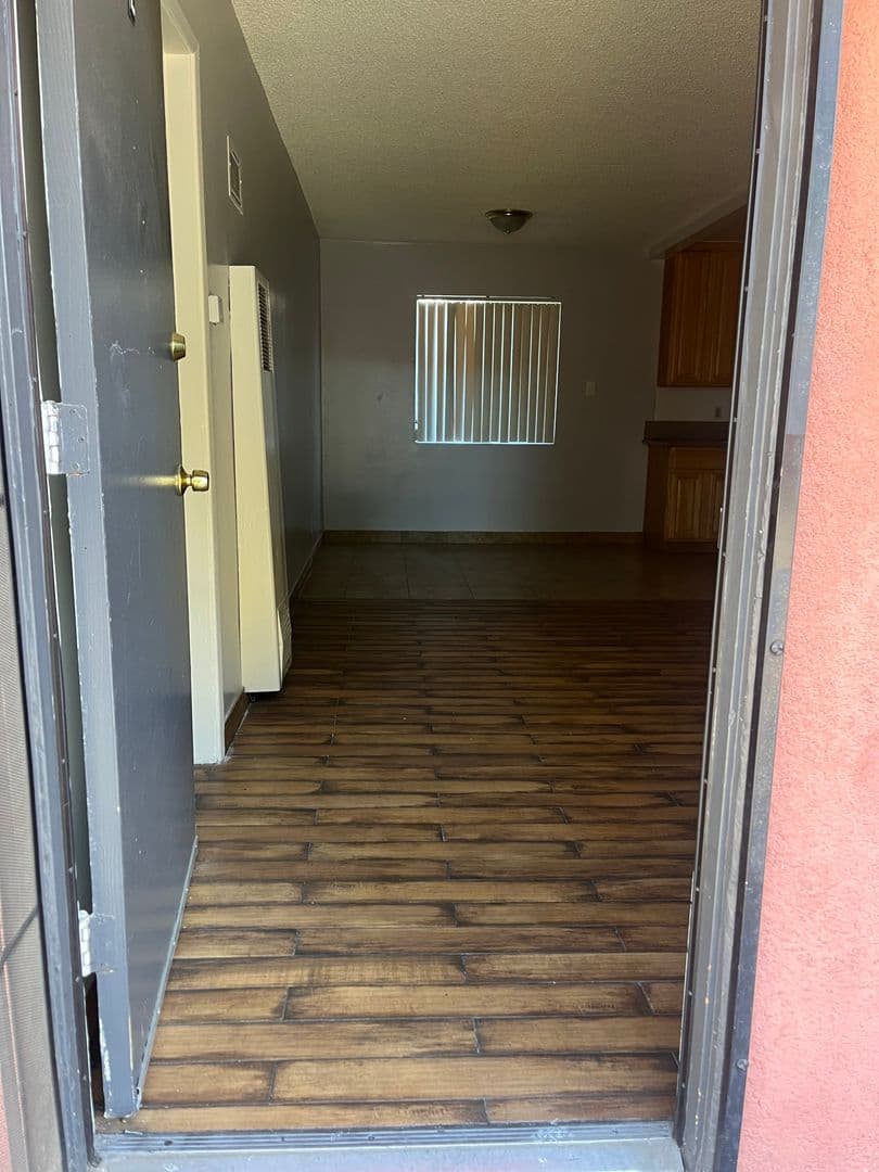 Ontario Apartment: 1260 W. Stoneridge Ct.