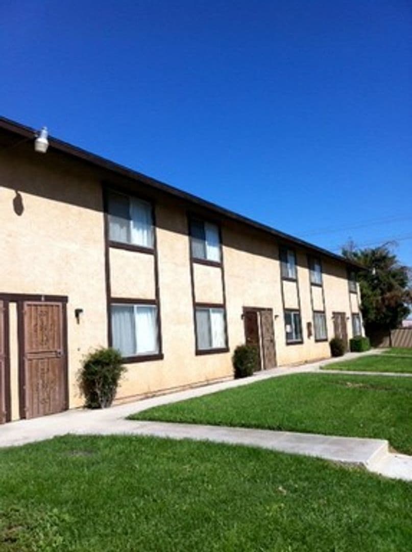 Hesperia Apartment: 16280 Sequoia Ave