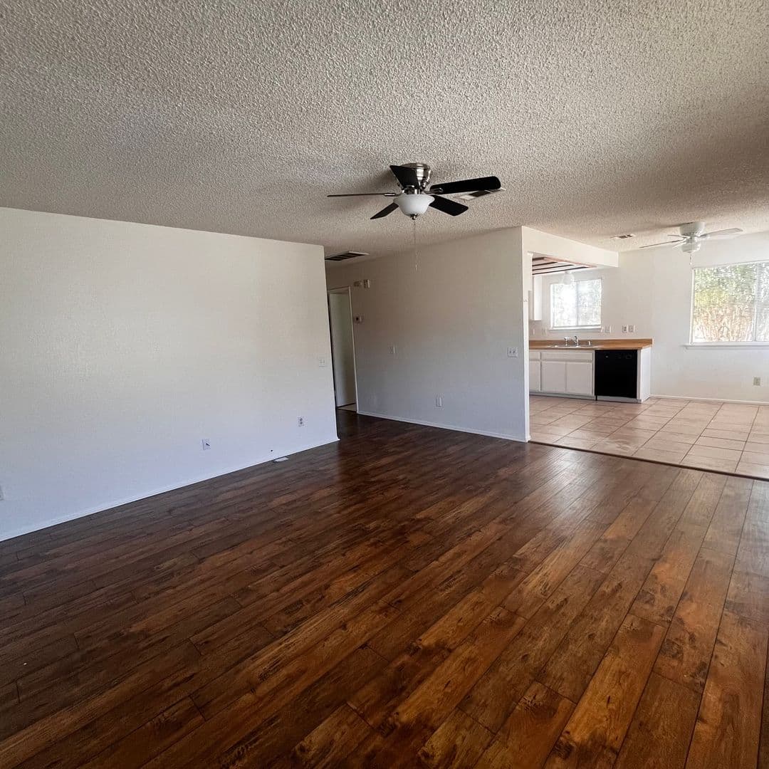 Hesperia Apartment: 13890 Juniper St