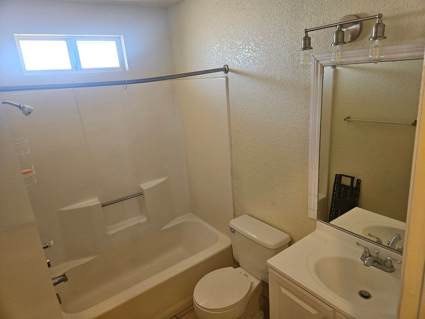 Hesperia Apartment: 16280 Sequoia Ave