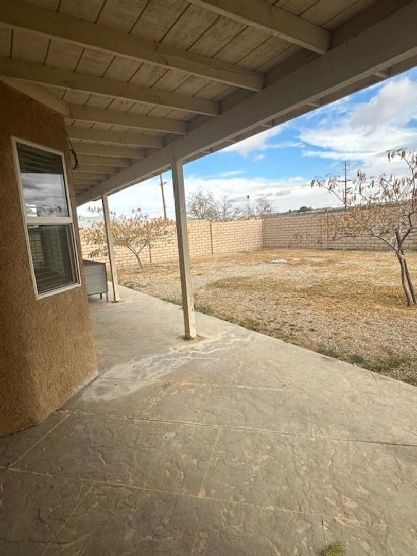 Apple Valley House: 12033 1/2 Locust Ln