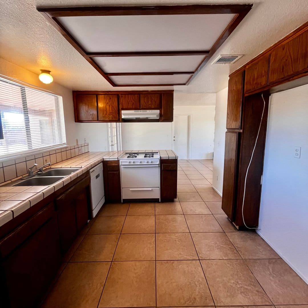 Apple Valley House: 13221 Winona Rd