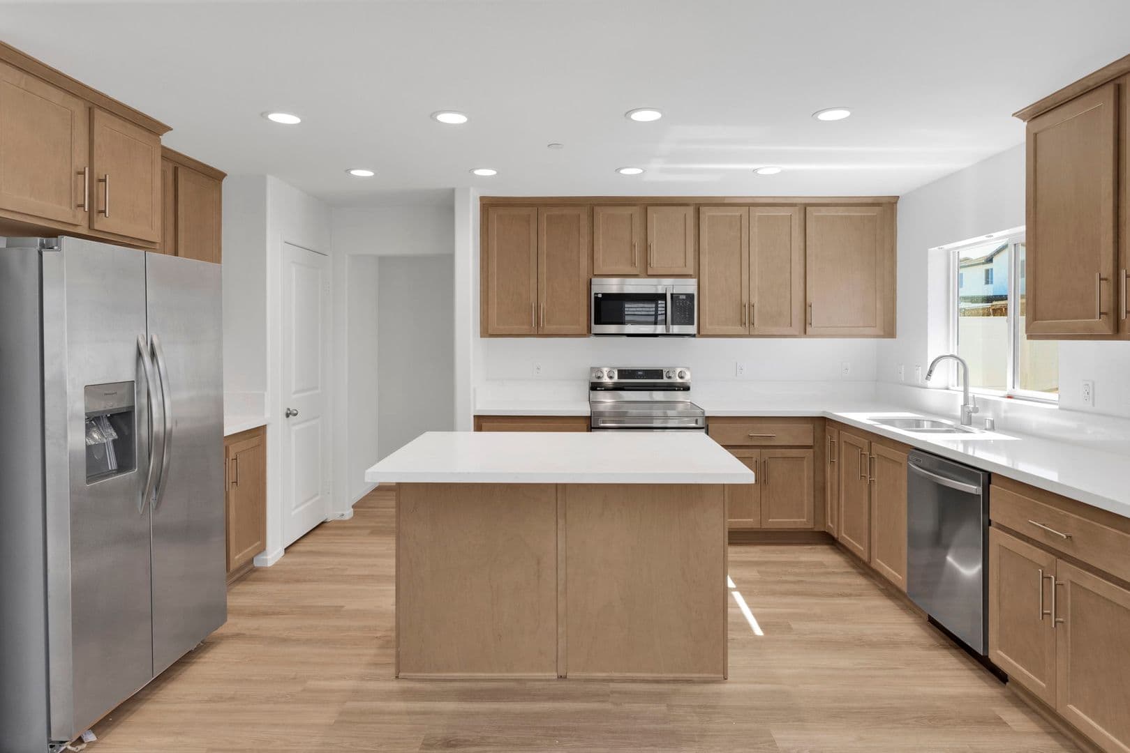 Adelanto House: 11715 Sebastian Rd