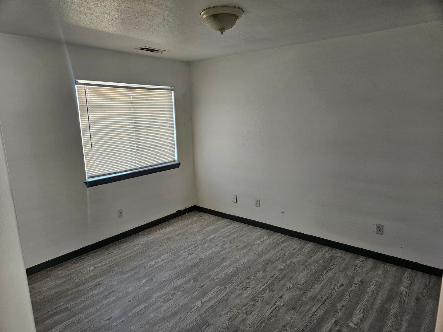 Apple Valley House: 23089 Pahute Rd