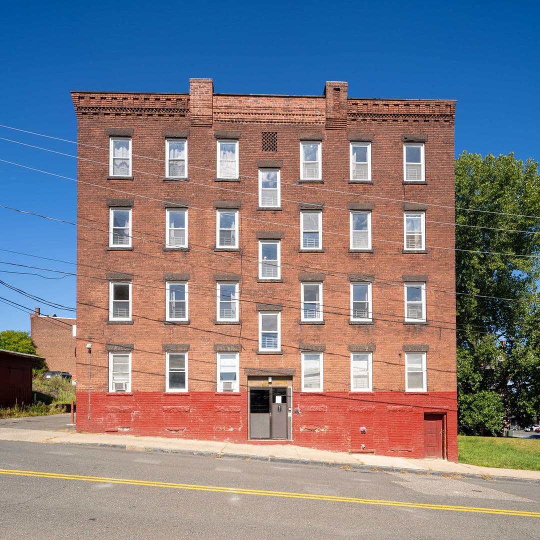 Holyoke Apartment: 7 Franklin Street
