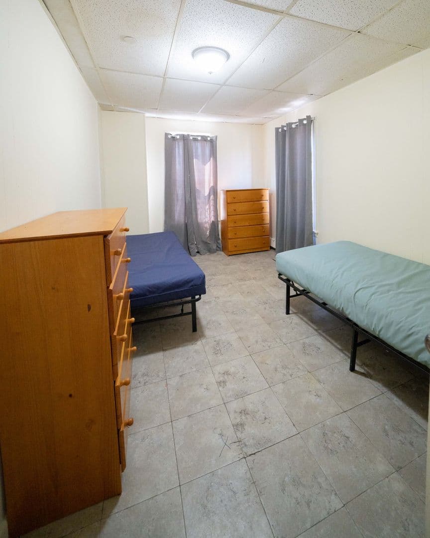 Holyoke Apartment: 7 Franklin Street