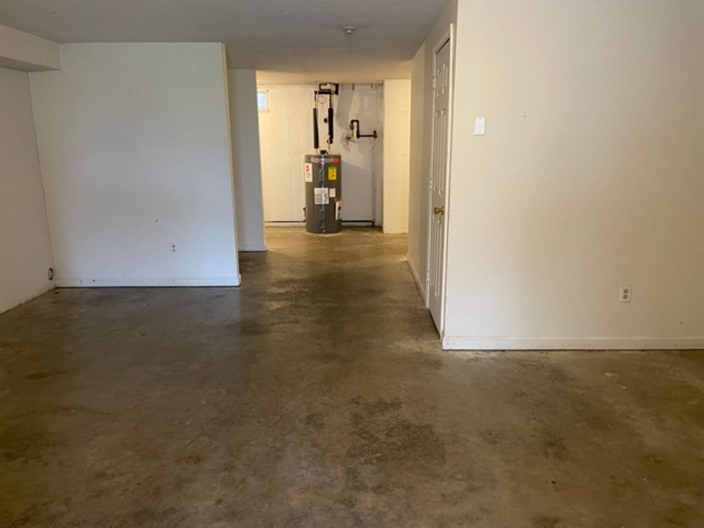 Holyoke Apartment: 101-150 Saint Kolbe Drive