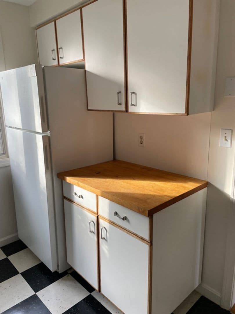 Holyoke Apartment: 101-150 Saint Kolbe Drive